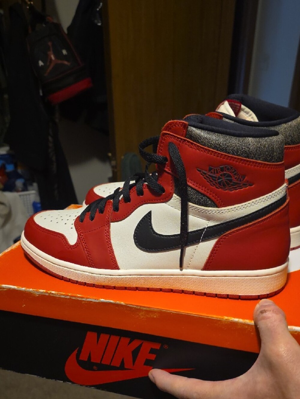 Nike Air Jordan 1 High - Red/White/Black - Picture 6 of 7